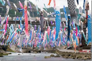 杖立温泉で無料の蒸し釜と鯉のぼり(阿蘇郡小国町)