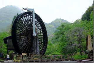 世界一郷水車 13.2メートルの巨大水車(鹿児島県薩摩川内市)
