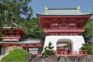 唐戸市場周辺の神社を参拝(赤間神宮、亀山八幡宮)