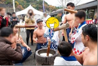筋肉かき氷が餅つき 秋の有田陶器祭り(有田陶磁の里プラザ)