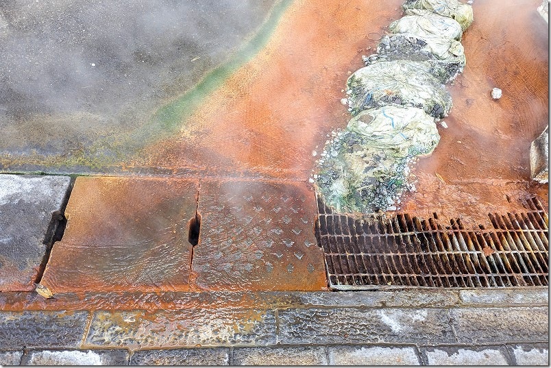 「大江戸温泉物語Premium ホテル風月」裏手で溢れる温泉