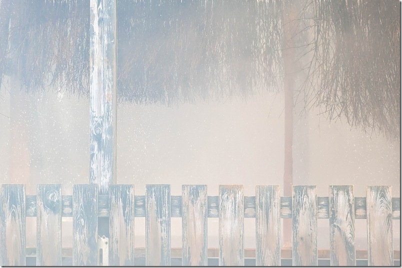 「ひょうたん温泉」の大型 湯雨竹と噴気・蒸気【源泉100.4度 毎分500L】