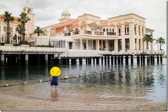 百道浜の砂浜で水遊び 百道浜の砂浜で水遊び