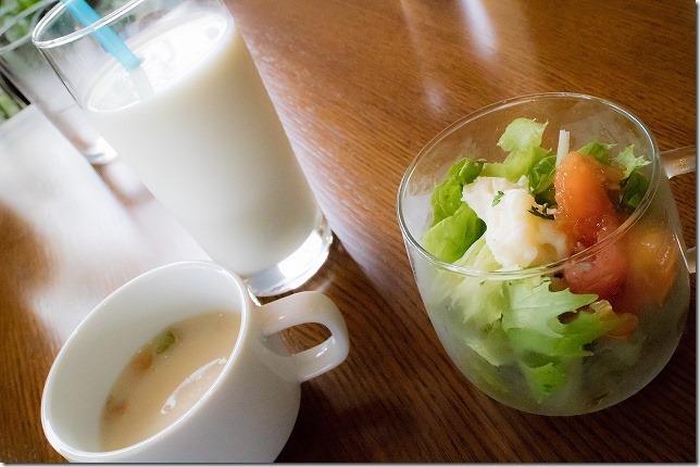 ランチセットのサラダ・スープ・ドリンク