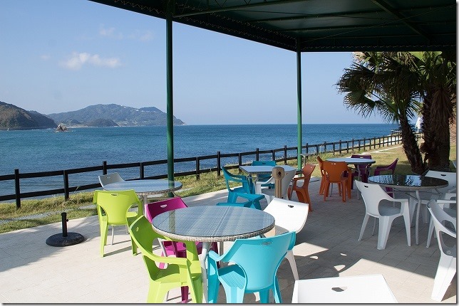 二見ヶ浦のSURF SIDE CAFEのテラスサイト 二見ヶ浦のSURF SIDE CAFEのテラスサイト