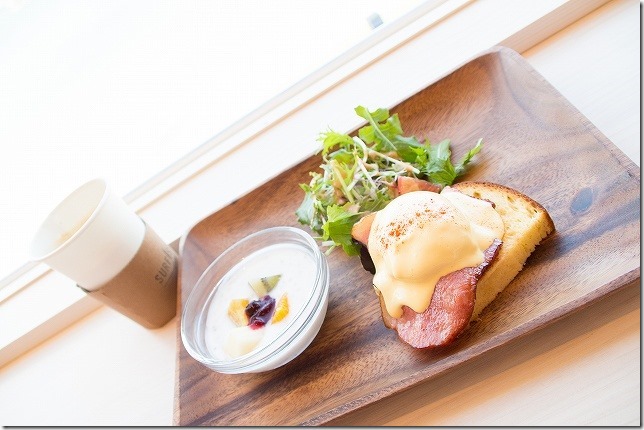 SURF SIDE CAFE エッグベネット モーニング SURF SIDE CAFE エッグベネット モーニング