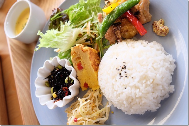 糸島、カフェカクテルのランチ（ワンプレート）