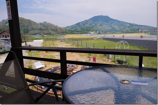 糸島、カフェカクテルのテラス席から糸島富士