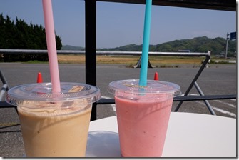 ハニー珈琲、糸島店で田園風景見ながらコーヒーブレーク ハニー珈琲、糸島店で田園風景見ながらコーヒーブレーク