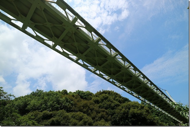 糸島、ゆらりんこ橋を下から