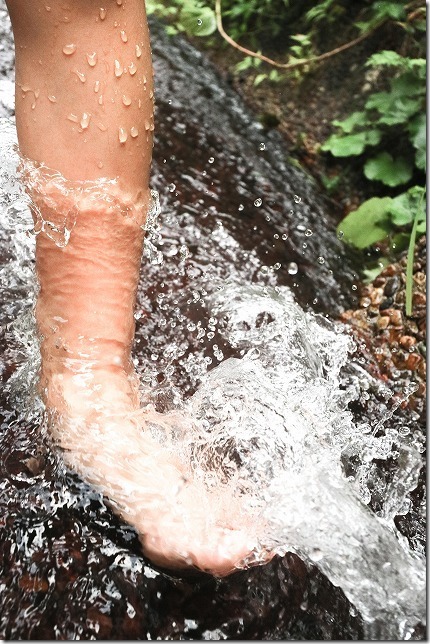 糸島、ゆらりんこ橋で水遊び