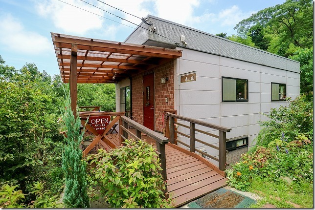 カフェテラス、木の風の外観