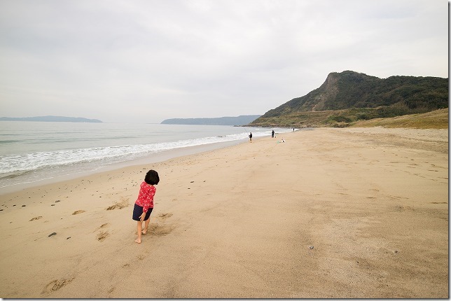 毘沙門山を海から