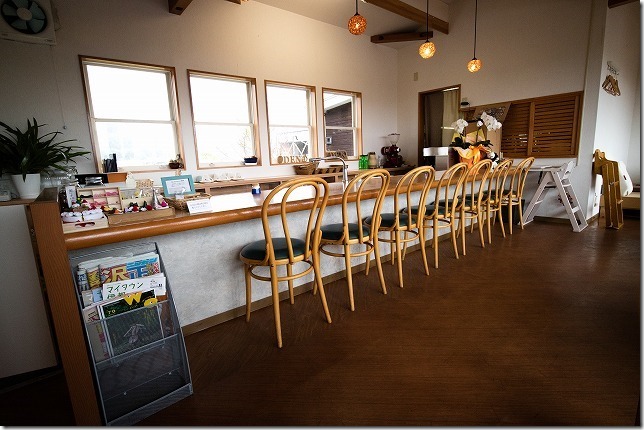 糸島カフェレストラン「でん」の店内