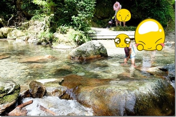 野河内渓谷で水遊び