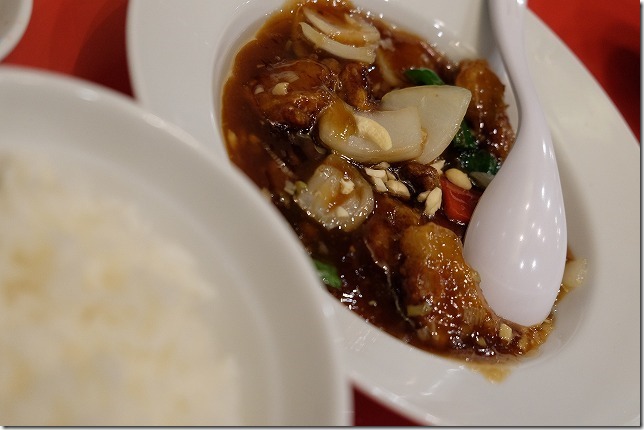 大衆餃子酒場ケンケンで酢豚、ご飯 大衆餃子酒場ケンケンで酢豚、ご飯