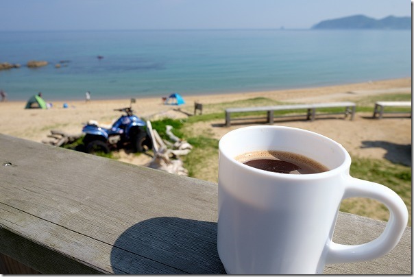 テラス席からTIMEモーニングのセットの飲み物