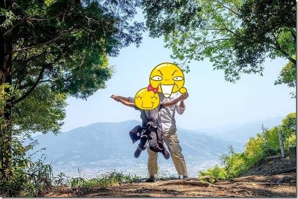 飯盛山頂上に子供と 飯盛山頂上に子供と