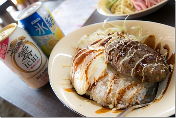 糸島の深江海水浴場、海の家、波で食事