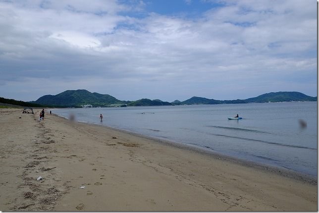 大原海水浴場の近くで海水浴