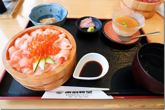 糸島食堂の期間限定、サーモン＆いくら丼