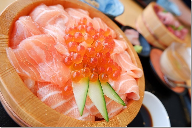 糸島食堂の期間限定、サーモン＆いくら丼