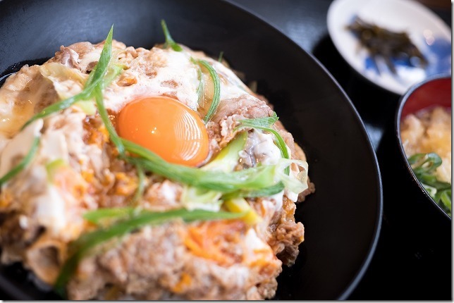 無添「讃岐めん」あじ豊の、牛すき丼とミニうどんセット