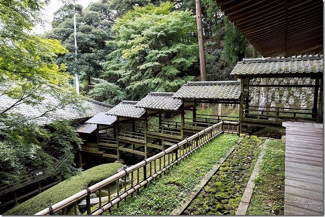 雷山千如寺大悲王院の五百羅漢像、通路