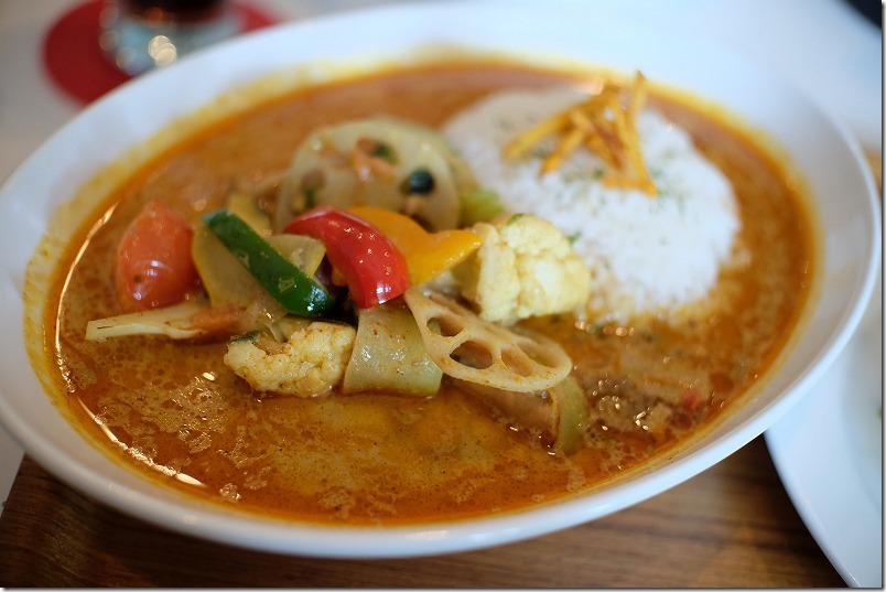 「ユーカリー」のスリランカ風チキンカレー、福岡市西区 「ユーカリー」のスリランカ風チキンカレー、福岡市西区