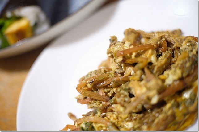 取ったツクシを美味しく頂く