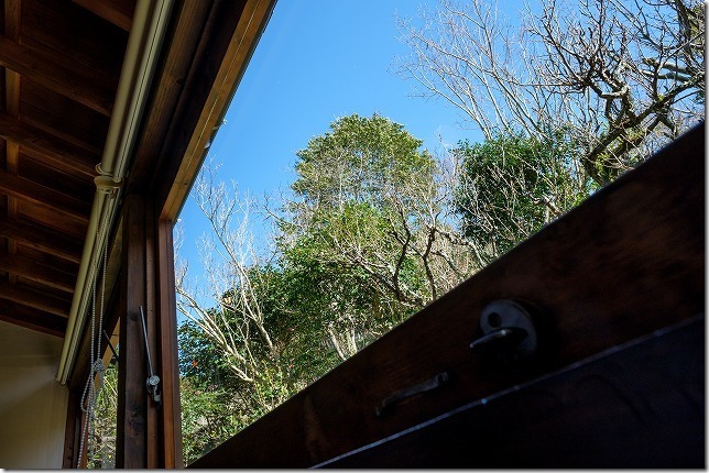 今宿青木にあるおやつモダン花野季の窓側の席 今宿青木にあるおやつモダン花野季の窓側の席