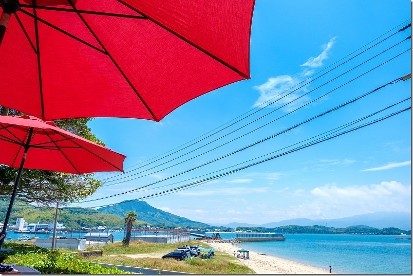 タイム伊都ハイランド店のテラス席と糸島の海 タイム伊都ハイランド店のテラス席と糸島の海