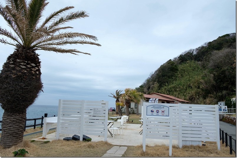 糸島二見浦サーフサイドカフェの犬連れOKのテラス席