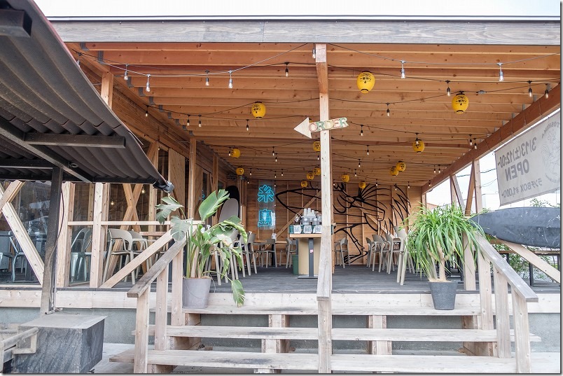 糸島フリフリチキンのイートインコーナー