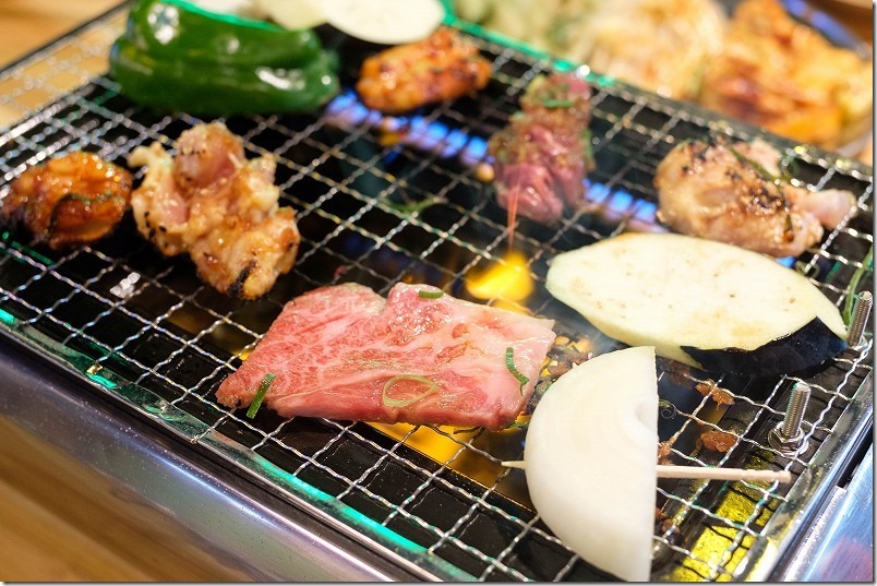 上の焼肉屋のランチの焼き肉を焼くとこ