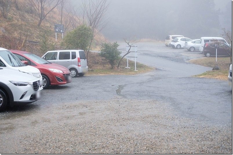 糸島、上の焼肉屋の駐車場