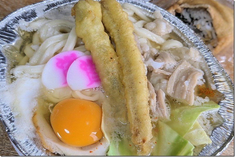 「資さんうどん」でテイクアウト、モツ煮込みうどん 「資さんうどん」でテイクアウト、モツ煮込みうどん