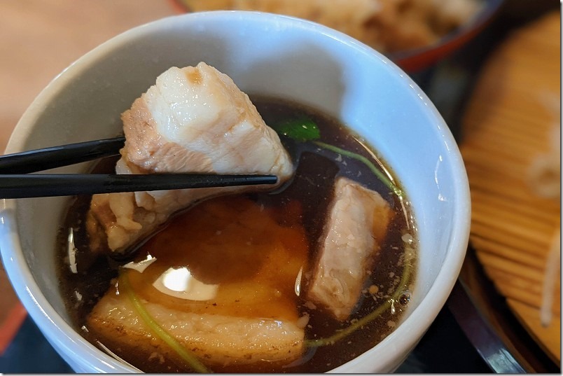 豚そばの豚、インパクトあります蕎波人