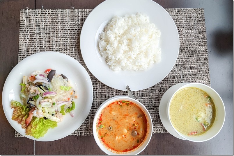 タイ料理,アイヤラー糸島店でランチメニュー、トムヤンクン、グリーンカレー