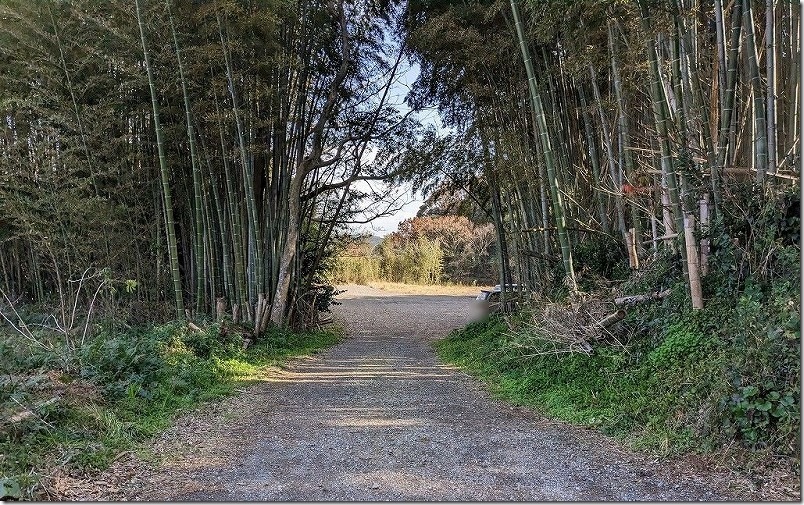 神在神社の駐車場
