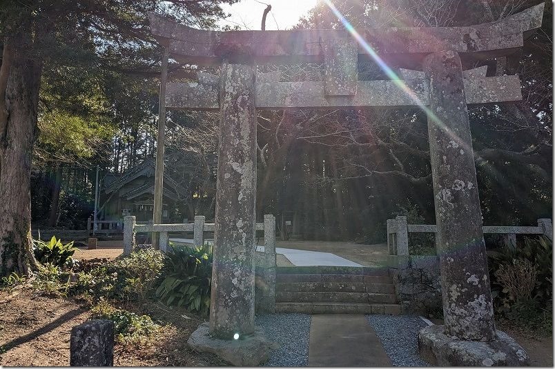 糸島、神在神社の本殿へ参拝