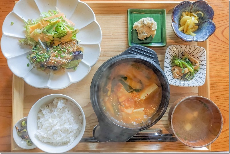 糸島、食堂マウンテンマウンテンのなす味噌炒め・スンドゥブチゲの2品定食 糸島、食堂マウンテンマウンテンのなす味噌炒め・スンドゥブチゲの2品定食