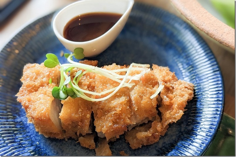 糸島、食堂マウンテンマウンテンの風車豚のとんかつ・鶏バーグの2品定食 糸島、食堂マウンテンマウンテンの風車豚のとんかつ・鶏バーグの2品定食