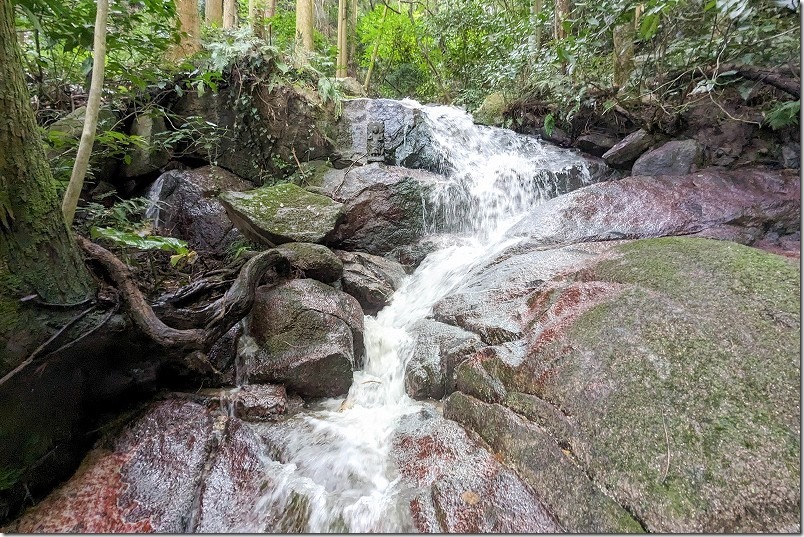 糸島、鳴滝の様子・景観。上流