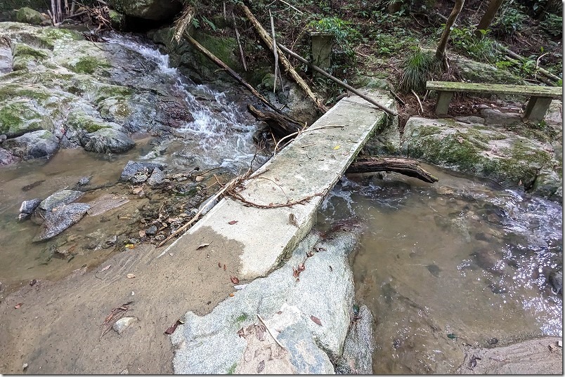 糸島、鳴滝の様子・景観。橋、ベンチ
