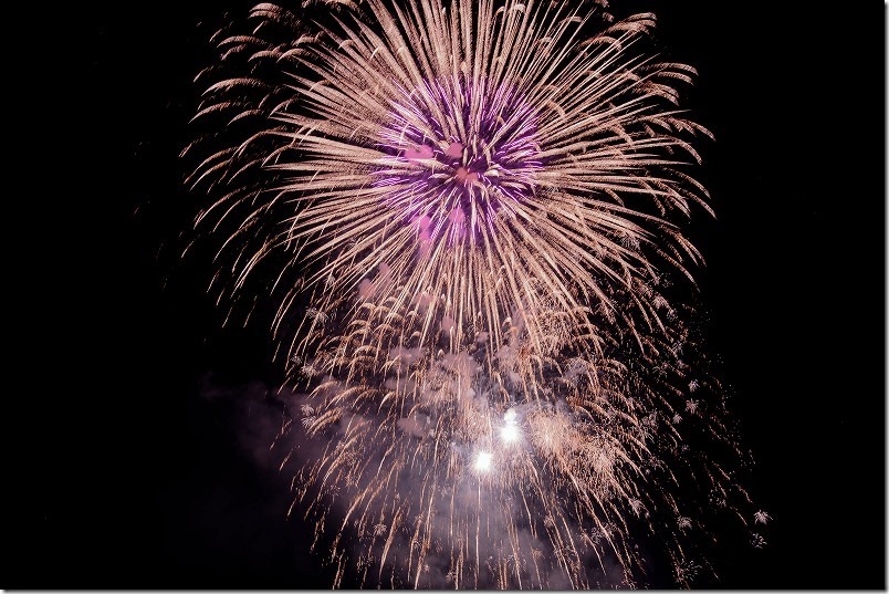 今宿、長垂海浜公園の花火大会の様子 今宿、長垂海浜公園の花火大会の様子