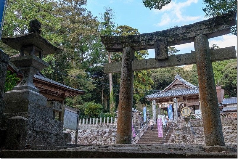 糸島、高祖神社の参道、拝殿