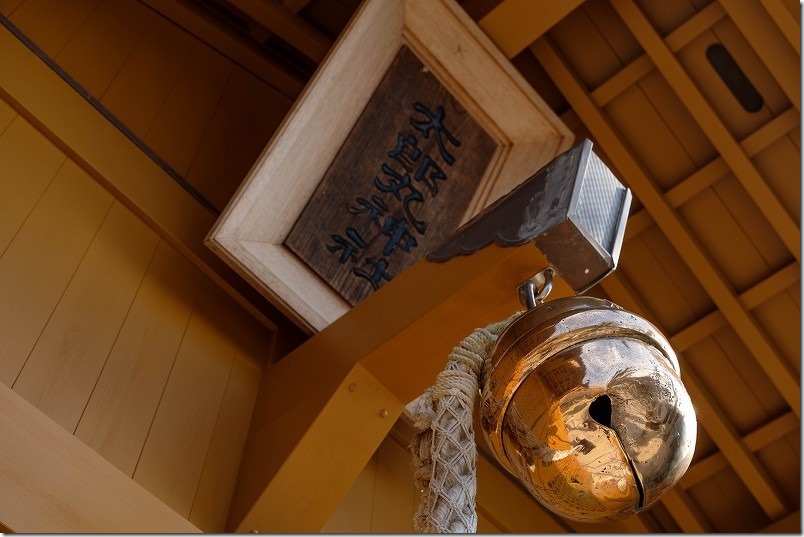 太郎丸神社の本殿と落ちない鈴、福岡市西区、糸島 太郎丸神社の本殿と落ちない鈴、福岡市西区、糸島