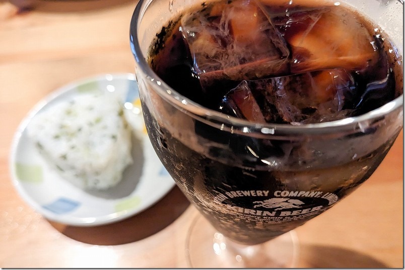 屋台ふう酒場「たちまち」、広島お好み焼きのお得なセットのアイスコーヒー、おにぎり 屋台ふう酒場「たちまち」、広島お好み焼きのお得なセットのアイスコーヒー、おにぎり