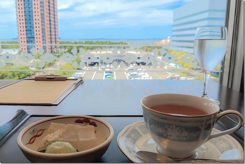 福岡山王病院の人間ドック後の食後のデザートと海 福岡山王病院の人間ドック後の食後のデザートと海